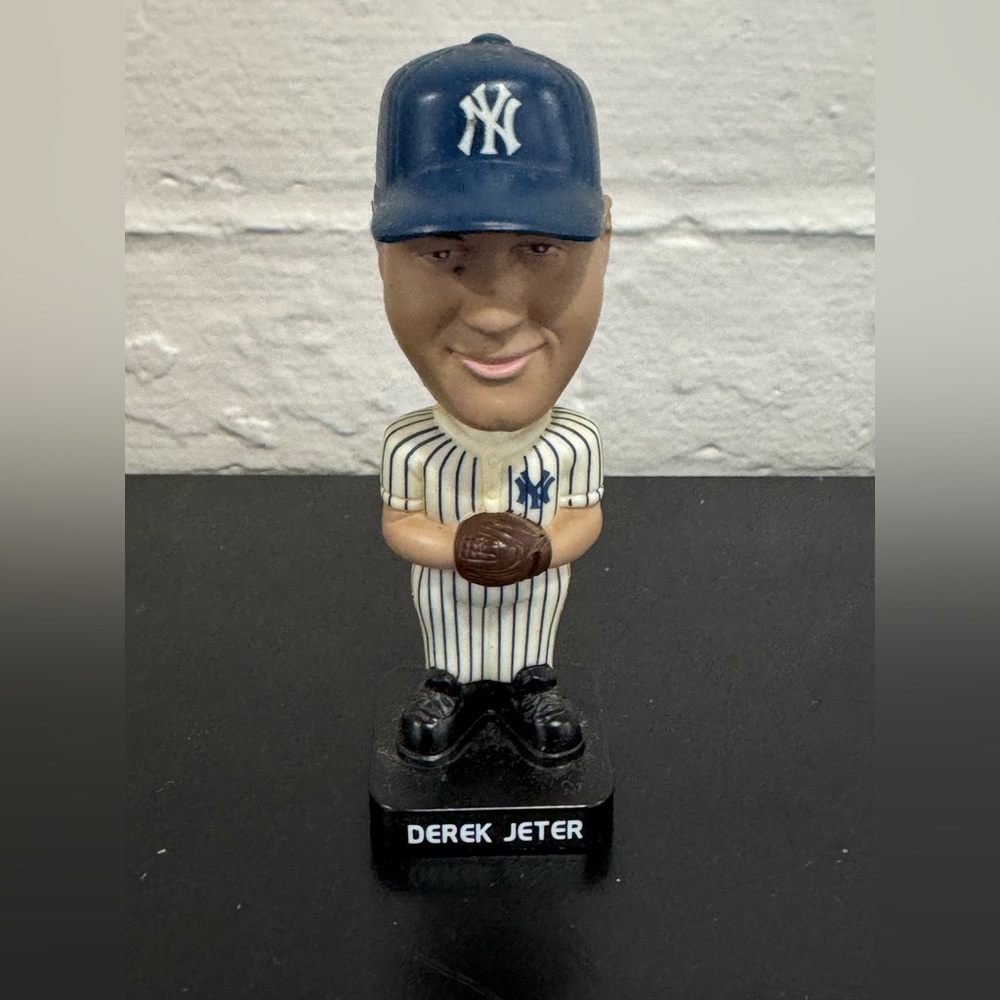 Derek Jeter 4 inch Baseball Player Bobblehead - Blue and White